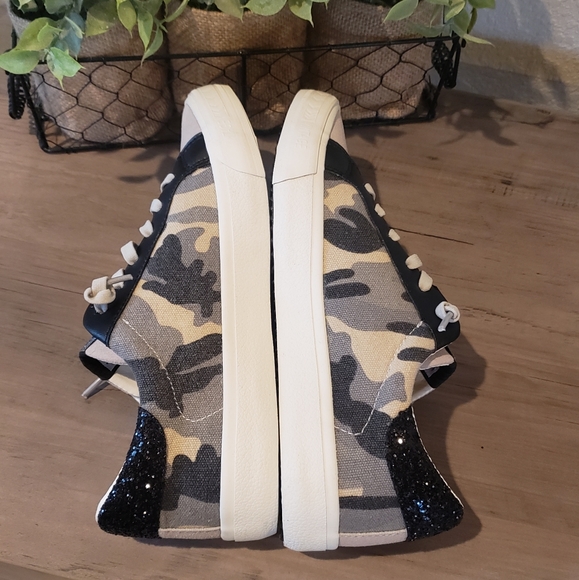 Vintage Havana Camo Gail Star Sneakers - Picture 3 of 8